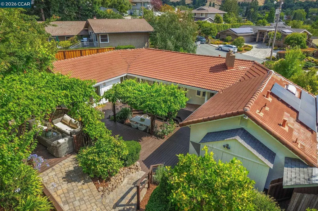 10 Darnby Court Orinda CA 94563