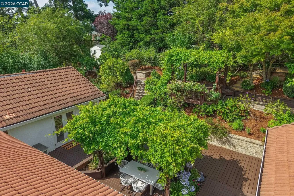 10 Darnby Court Orinda CA 94563