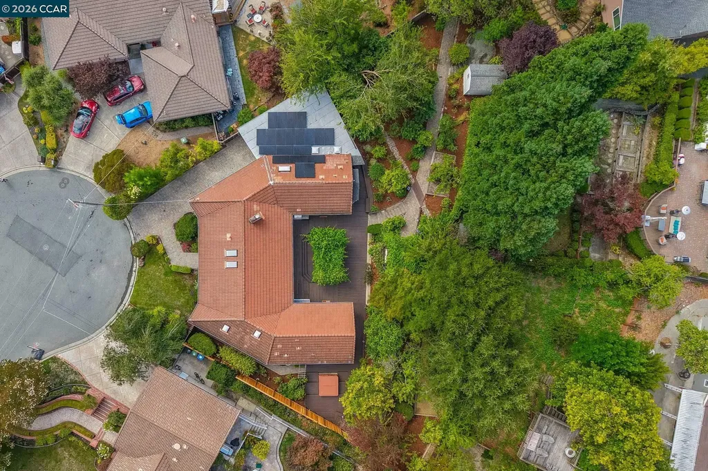 10 Darnby Court Orinda CA 94563
