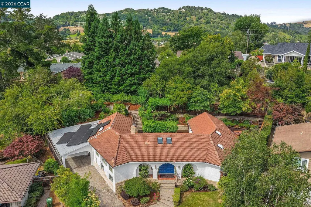 10 Darnby Court Orinda CA 94563