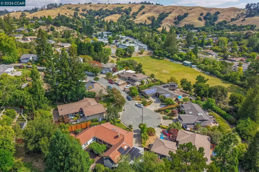 10 Darnby Court Orinda CA 94563
