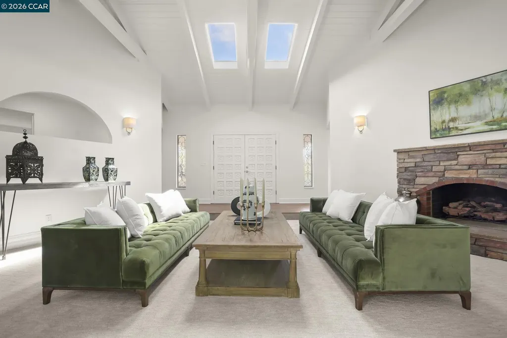 10 Darnby Court Orinda CA 94563