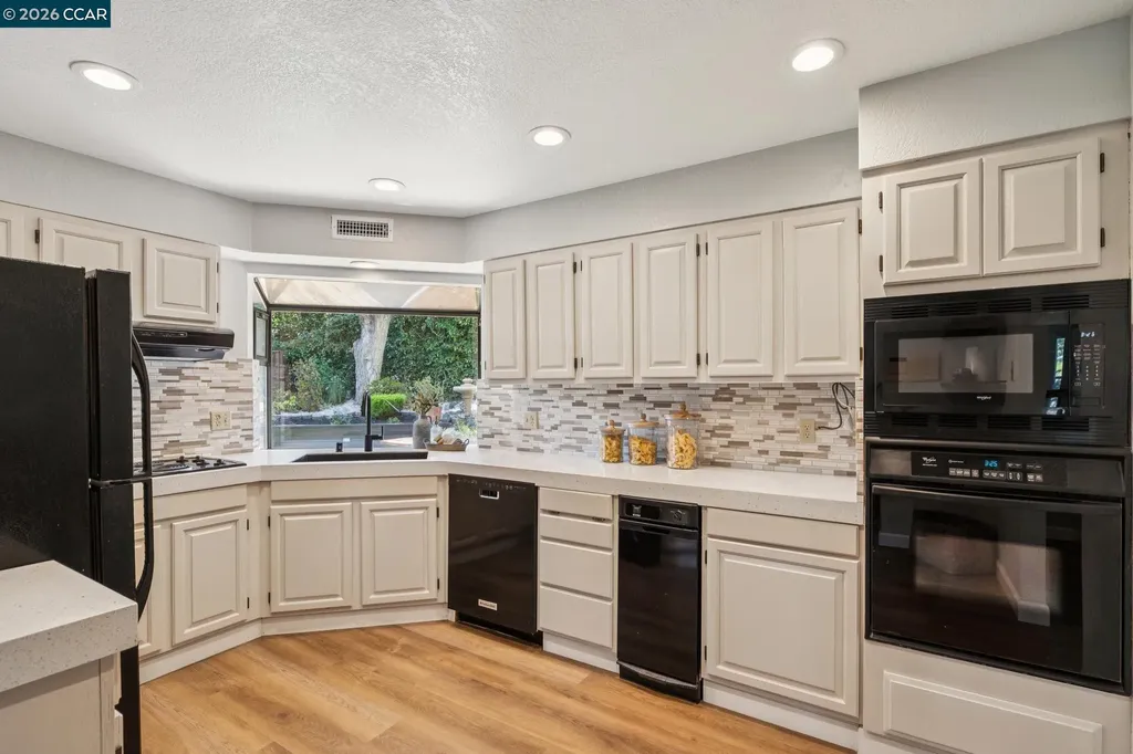 1 Heritage Oaks Road Pleasant Hill CA 94523