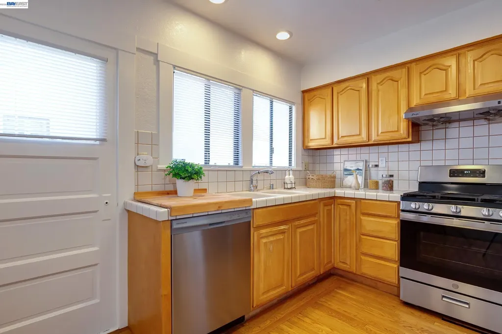 1017 Pearl Street Alameda CA 94501