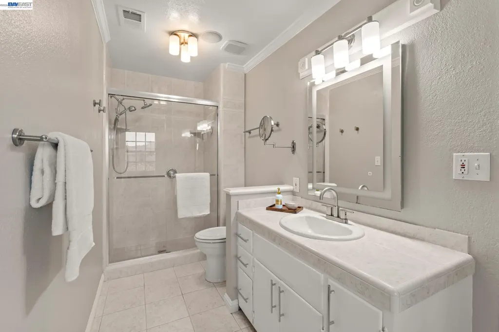 4571 Ewing Road Castro Valley CA 94546