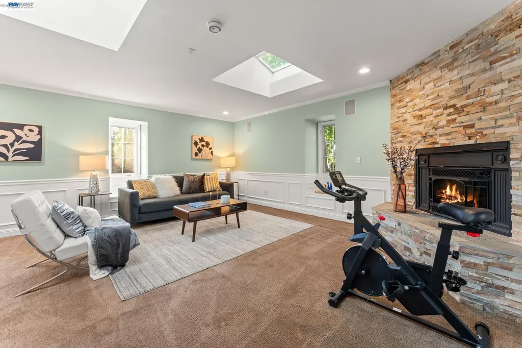 4571 Ewing Road Castro Valley CA 94546