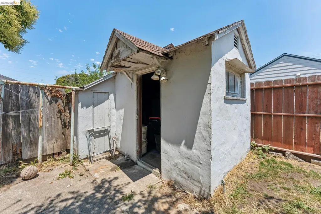 2879 Rheem Avenue Richmond CA 94804