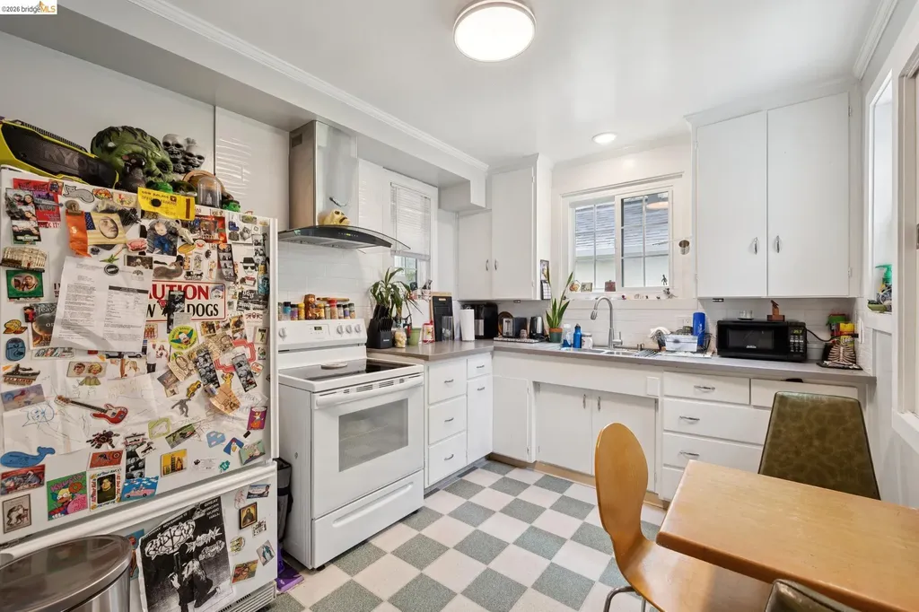 3271 Kempton Avenue Oakland CA 94611