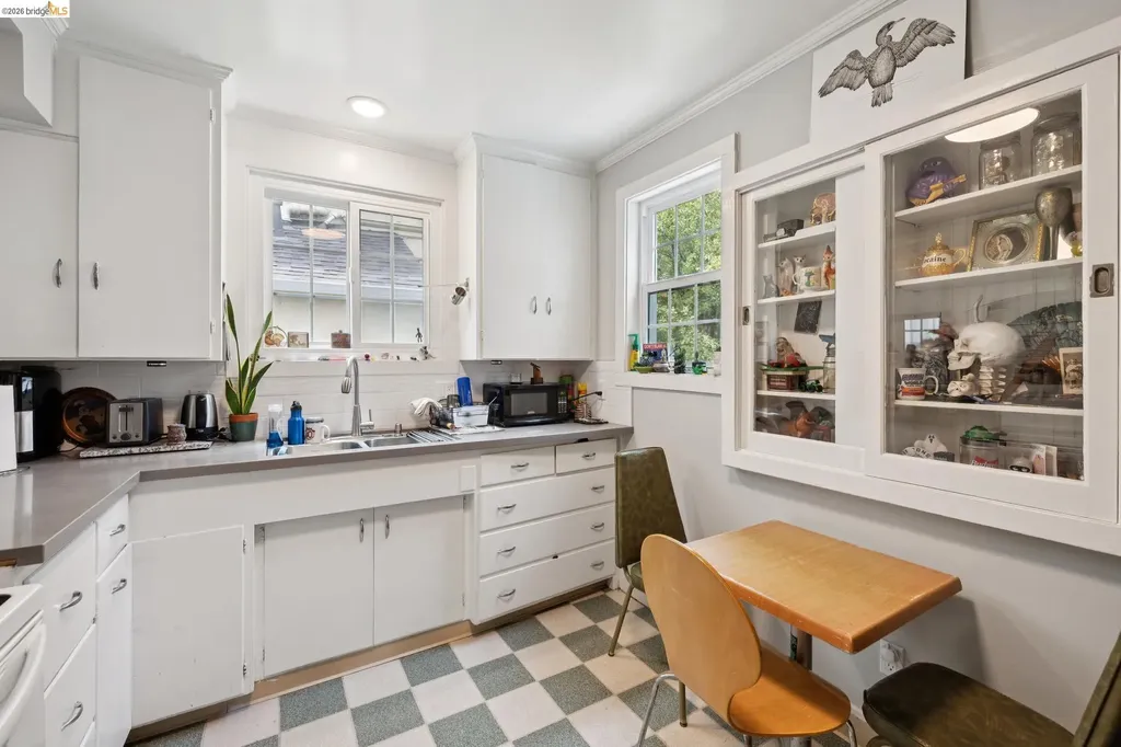 3271 Kempton Avenue Oakland CA 94611