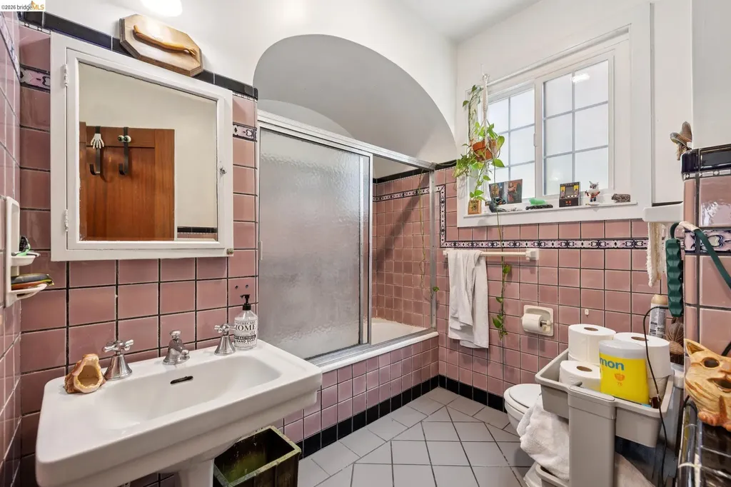 3271 Kempton Avenue Oakland CA 94611