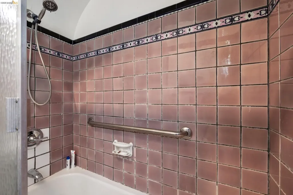 3271 Kempton Avenue Oakland CA 94611