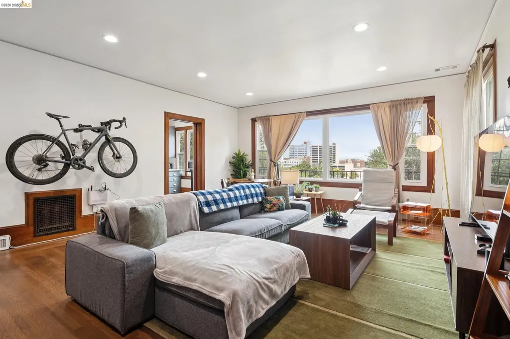 3271 Kempton Avenue Oakland CA 94611