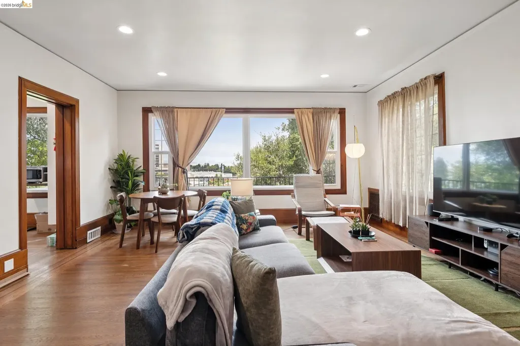 3271 Kempton Avenue Oakland CA 94611