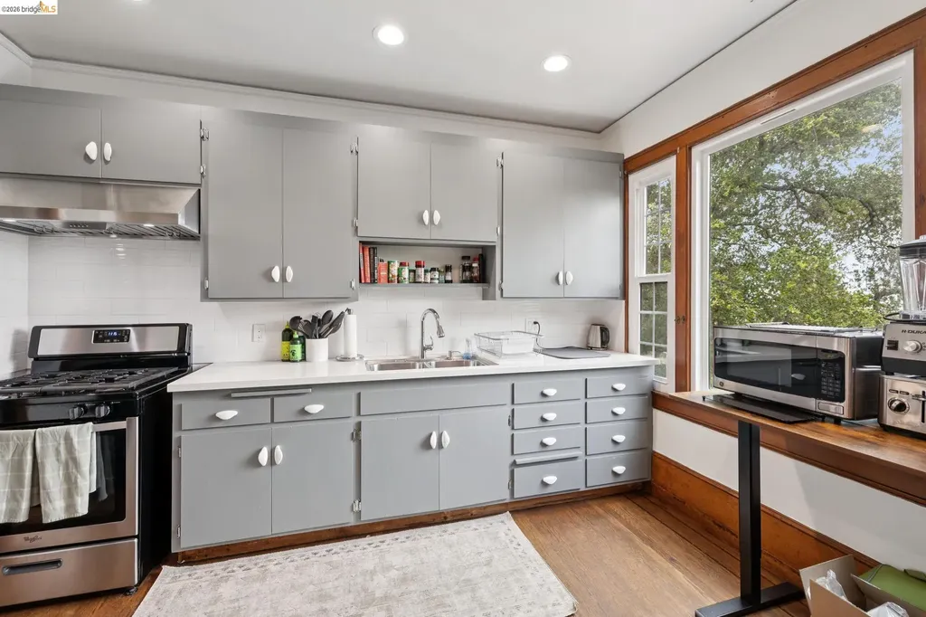 3271 Kempton Avenue Oakland CA 94611