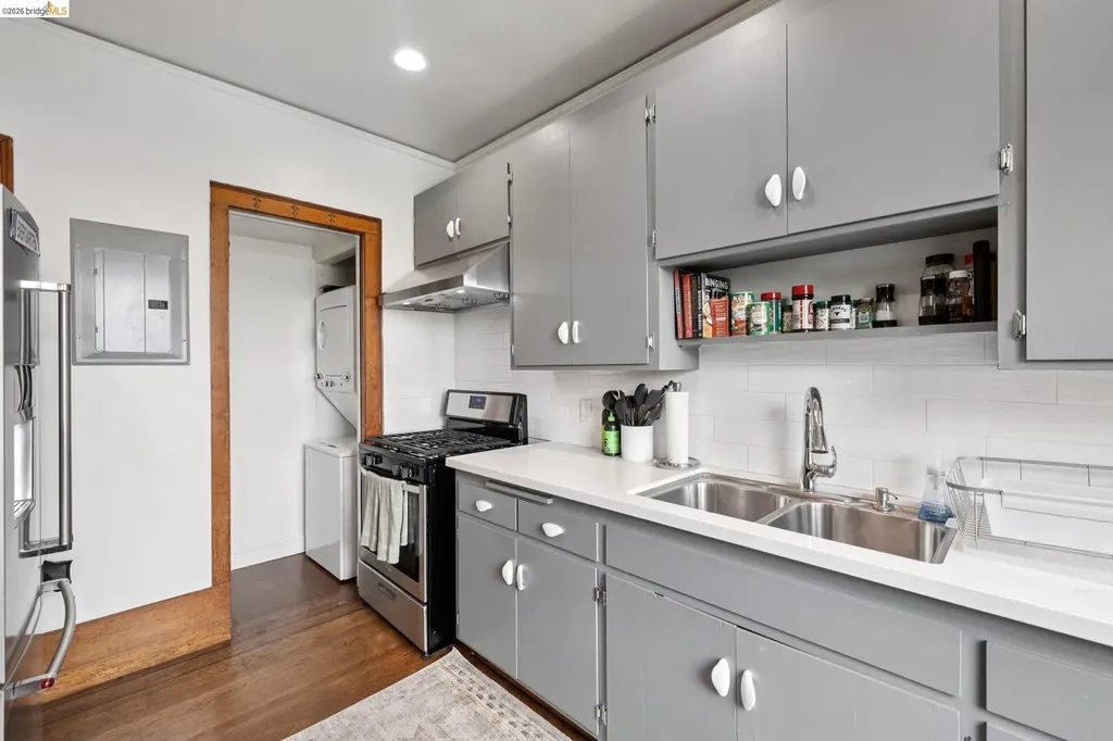 3271 Kempton Avenue Oakland CA 94611