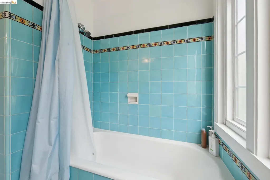 3271 Kempton Avenue Oakland CA 94611