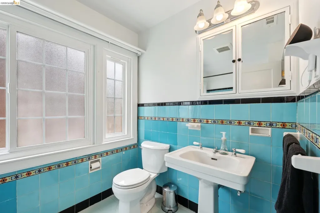 3271 Kempton Avenue Oakland CA 94611