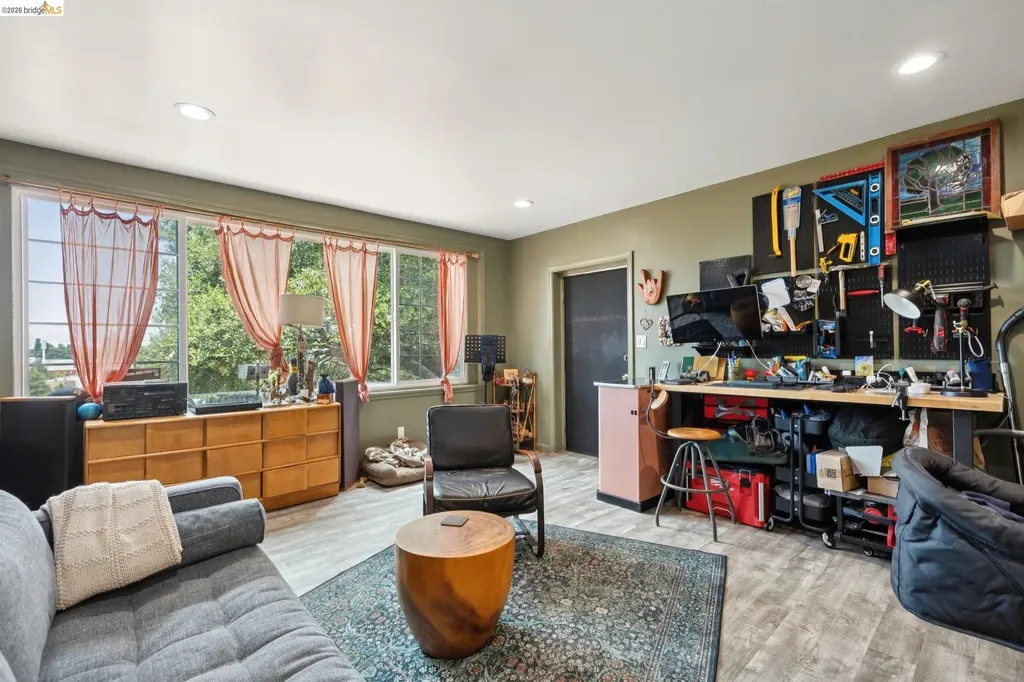 3271 Kempton Avenue Oakland CA 94611