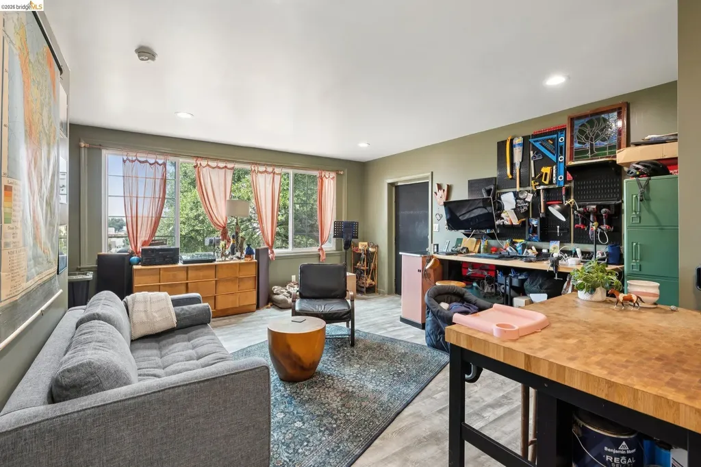3271 Kempton Avenue Oakland CA 94611