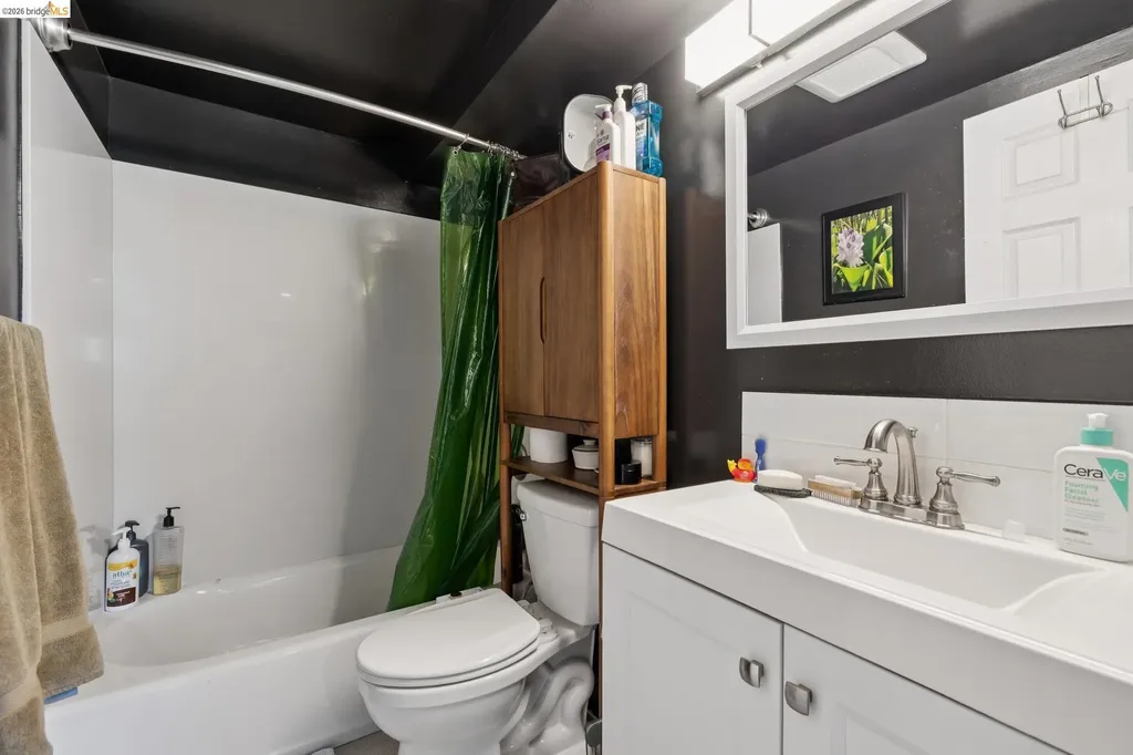 3271 Kempton Avenue Oakland CA 94611