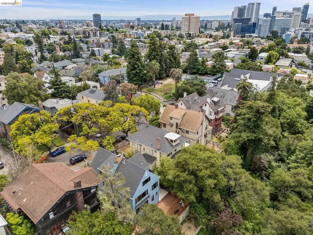 3271 Kempton Avenue Oakland CA 94611