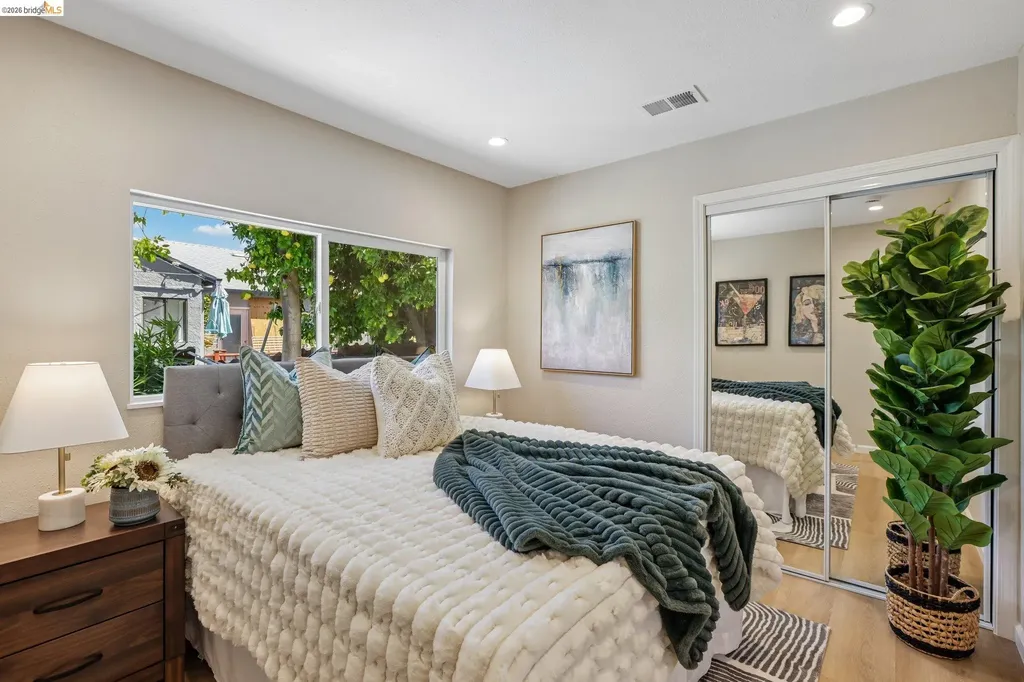887 Linnea Avenue Ashland CA 94580