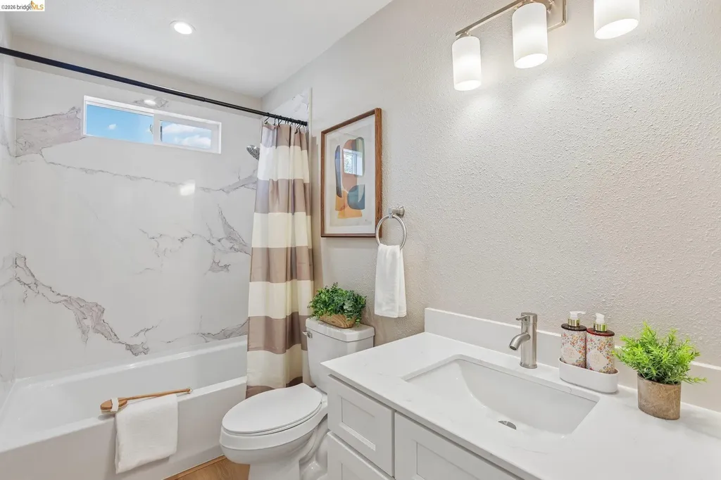 887 Linnea Avenue Ashland CA 94580