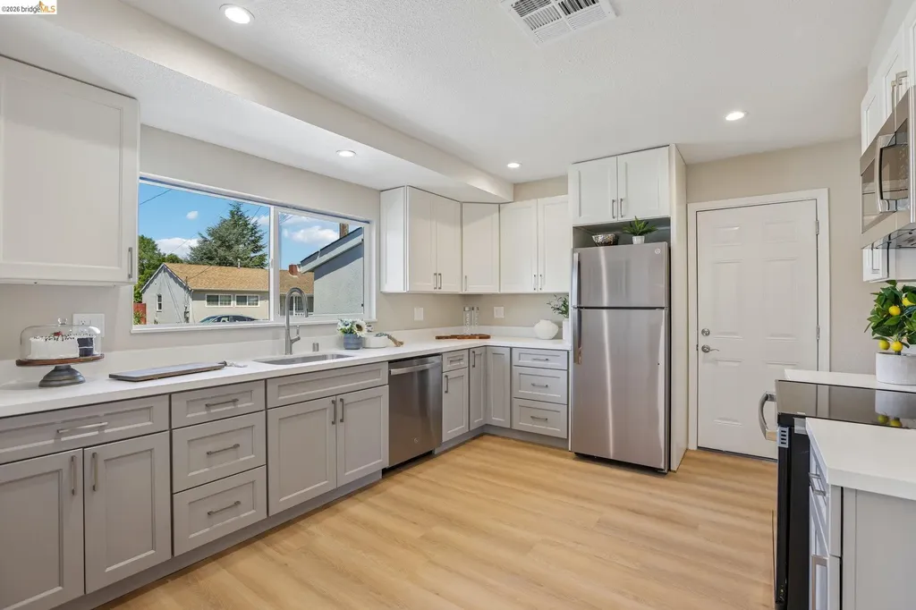 887 Linnea Avenue Ashland CA 94580