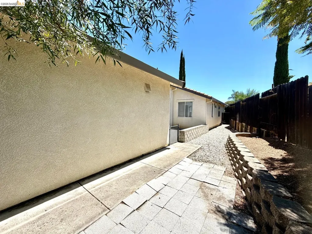 2084 Schell Mountain Way Antioch CA 94531