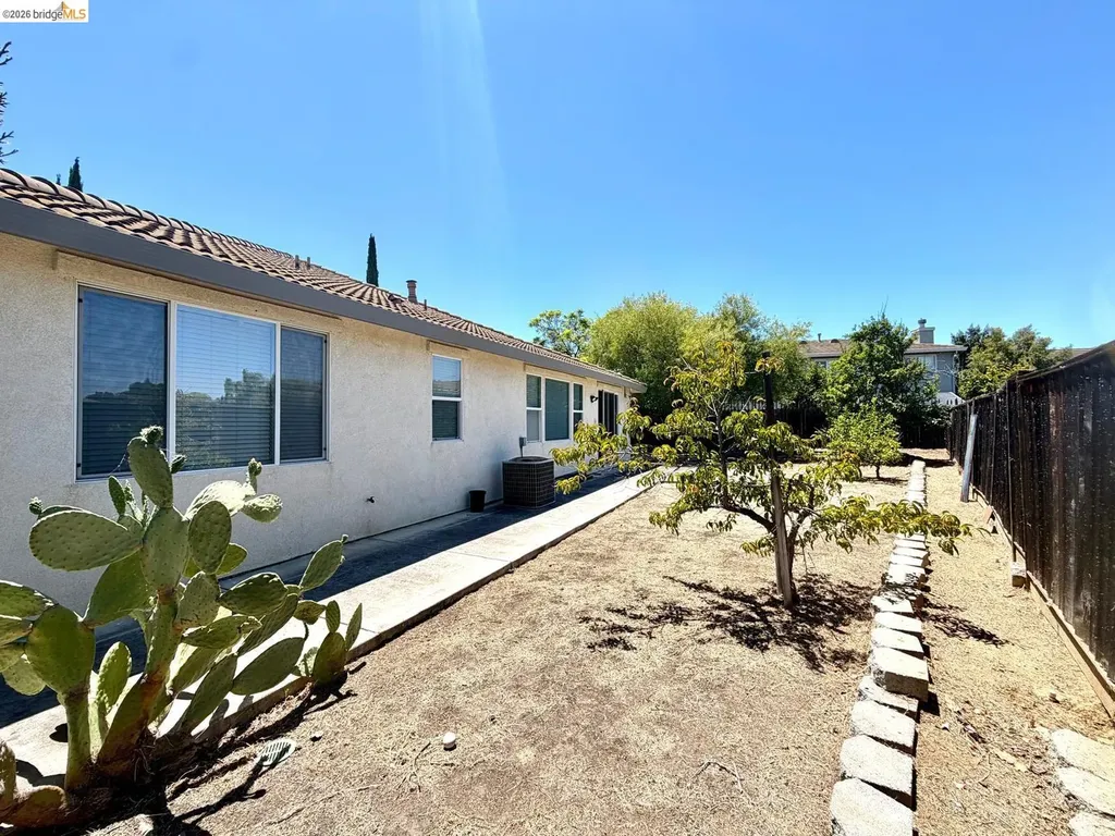2084 Schell Mountain Way Antioch CA 94531