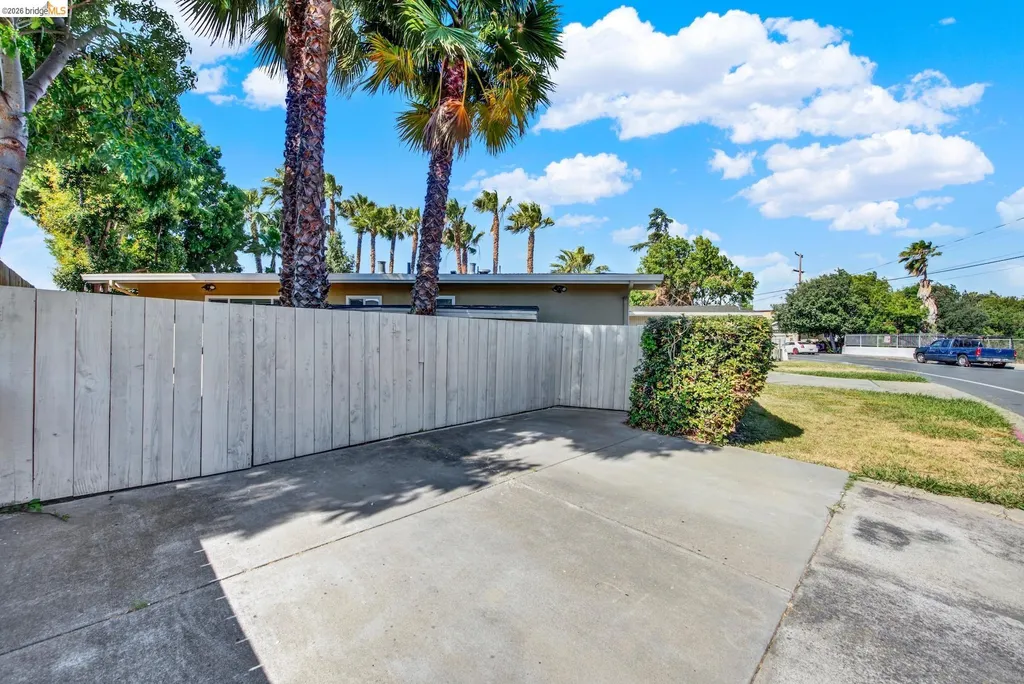 8 Lake Drive Antioch CA 94509