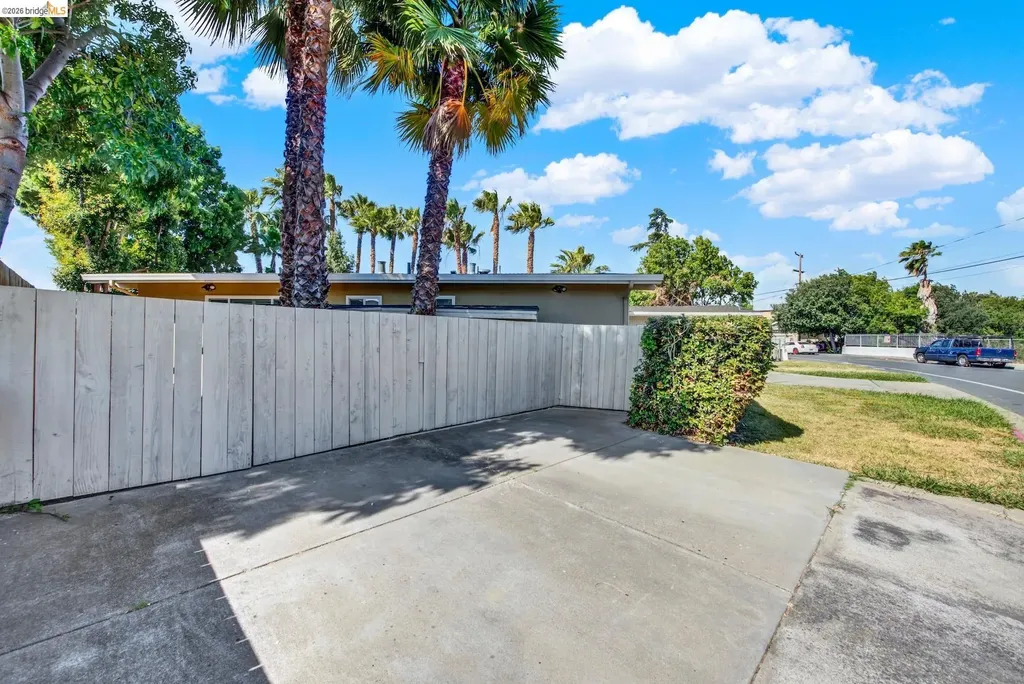8 Lake Drive Antioch CA 94509