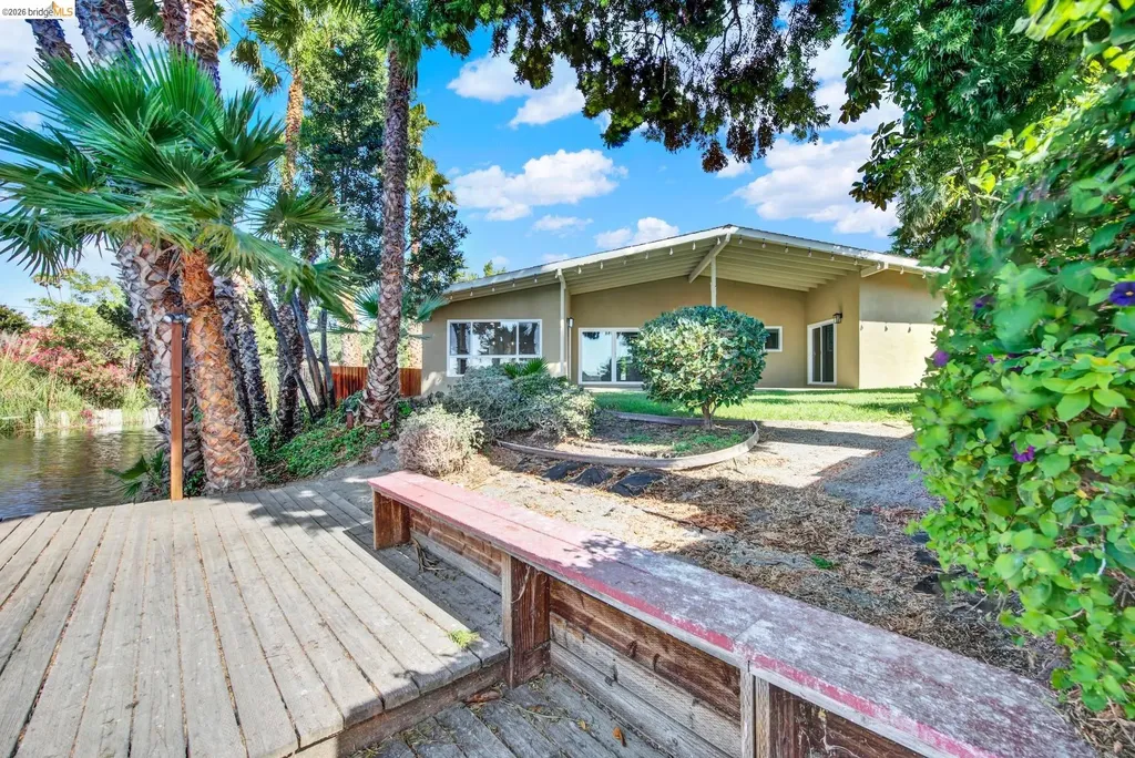 8 Lake Drive Antioch CA 94509