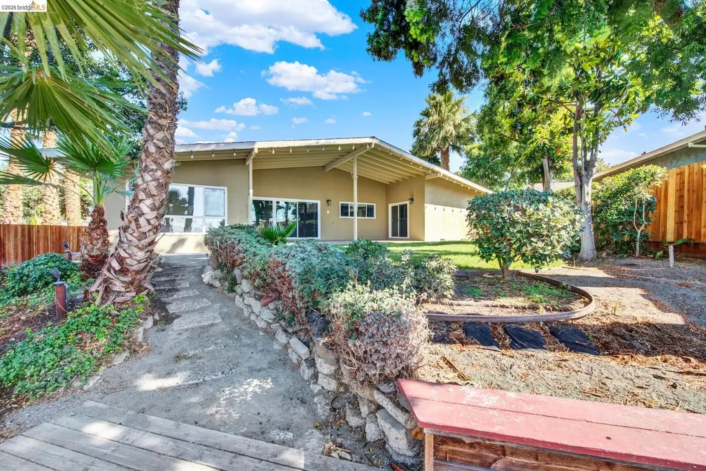 8 Lake Drive Antioch CA 94509