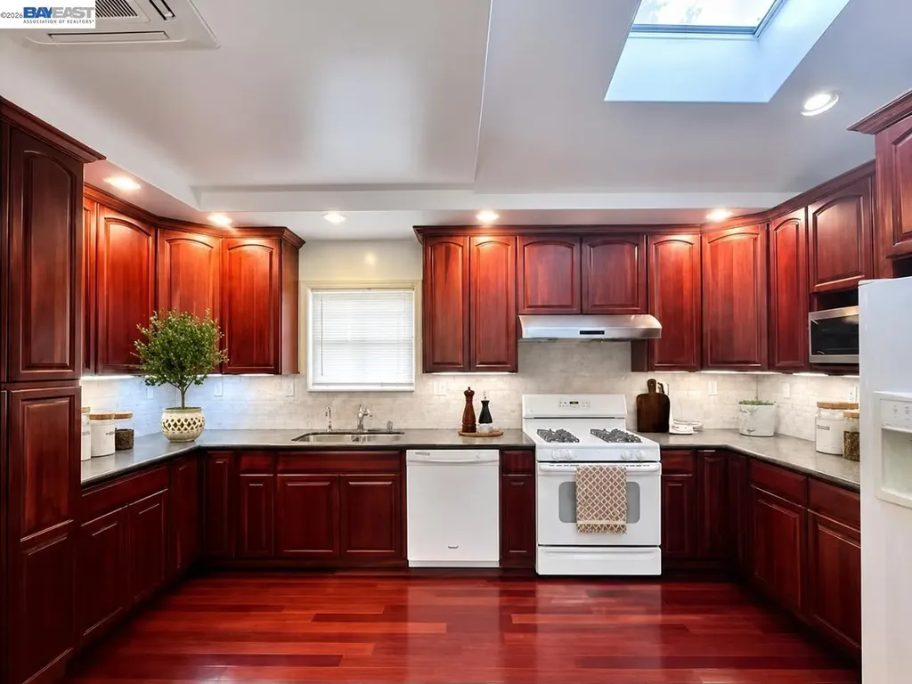 3325 Macarthur Boulevard Oakland CA 94602