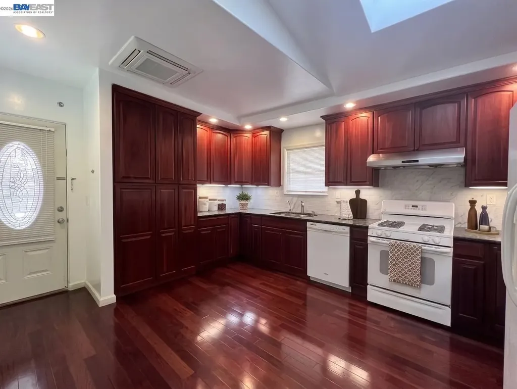 3325 Macarthur Boulevard Oakland CA 94602