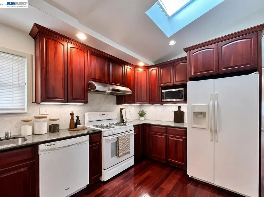 3325 Macarthur Boulevard Oakland CA 94602