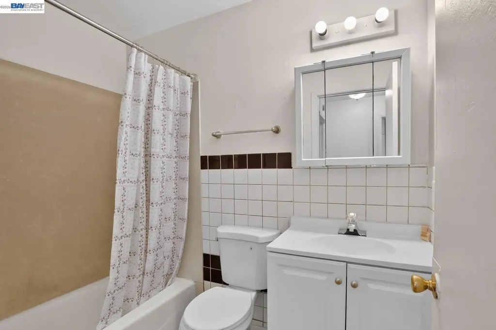 2841 Octavia Street Oakland CA 94619