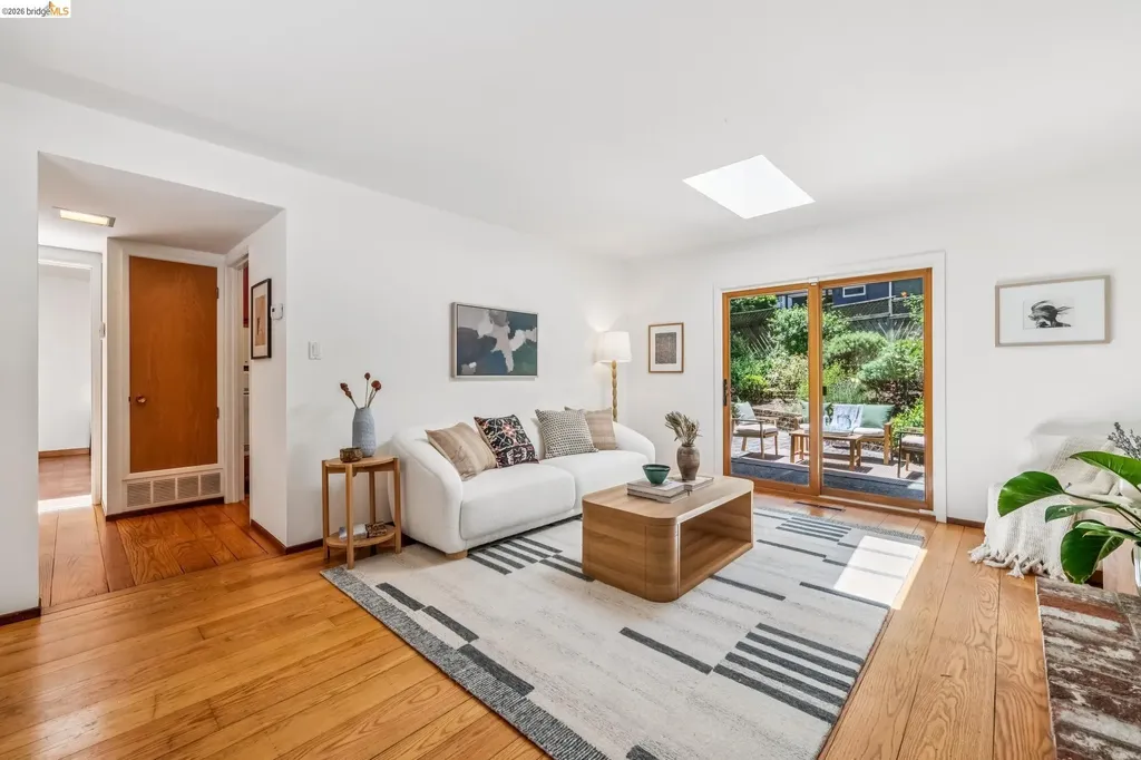 7200 Saroni Drive Oakland CA 94611