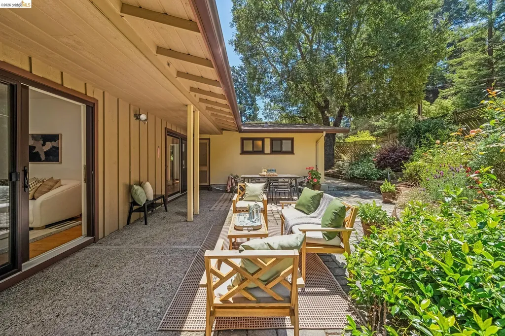 7200 Saroni Drive Oakland CA 94611