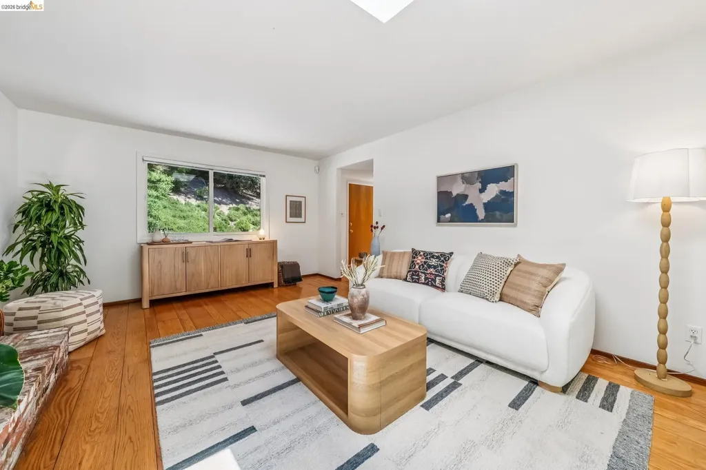 7200 Saroni Drive Oakland CA 94611