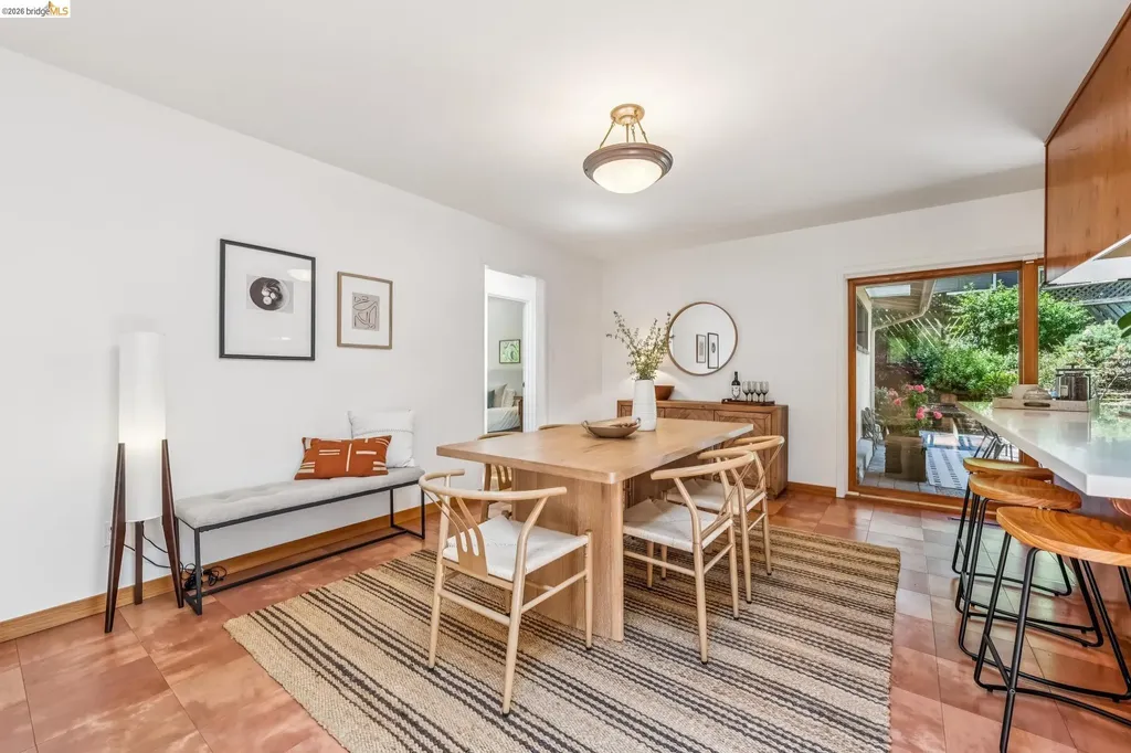 7200 Saroni Drive Oakland CA 94611