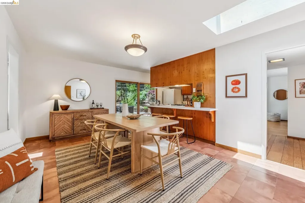 7200 Saroni Drive Oakland CA 94611