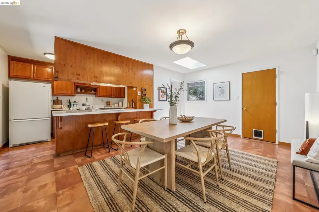 7200 Saroni Drive Oakland CA 94611