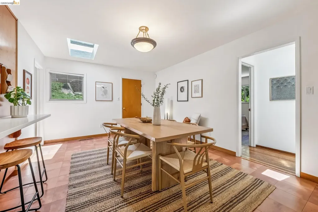 7200 Saroni Drive Oakland CA 94611