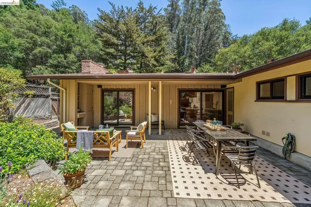 7200 Saroni Drive Oakland CA 94611
