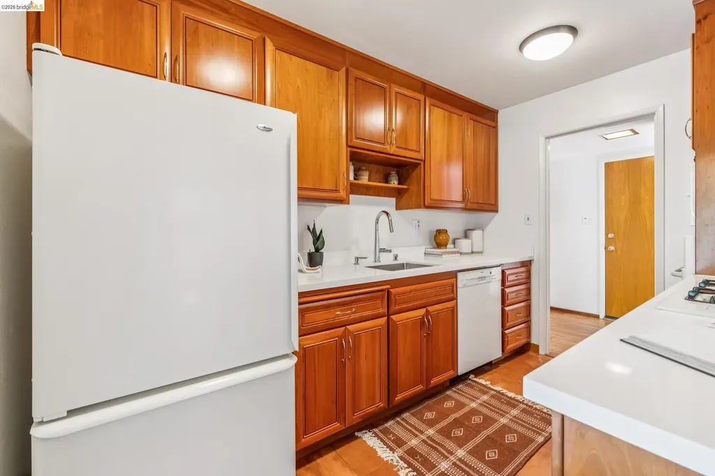 7200 Saroni Drive Oakland CA 94611