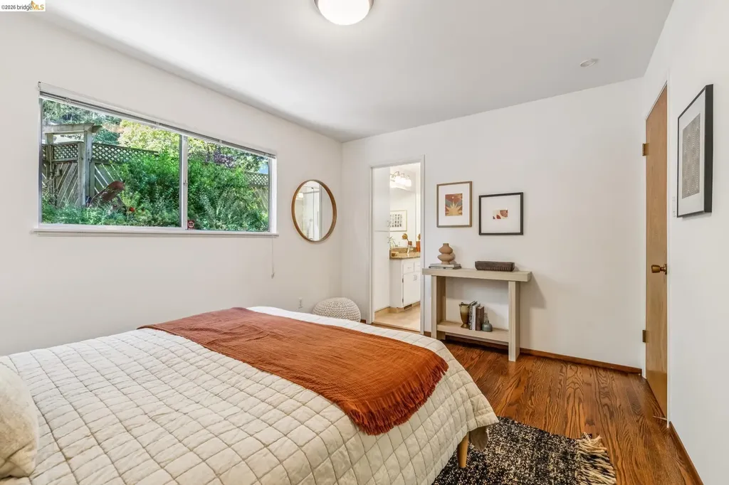 7200 Saroni Drive Oakland CA 94611