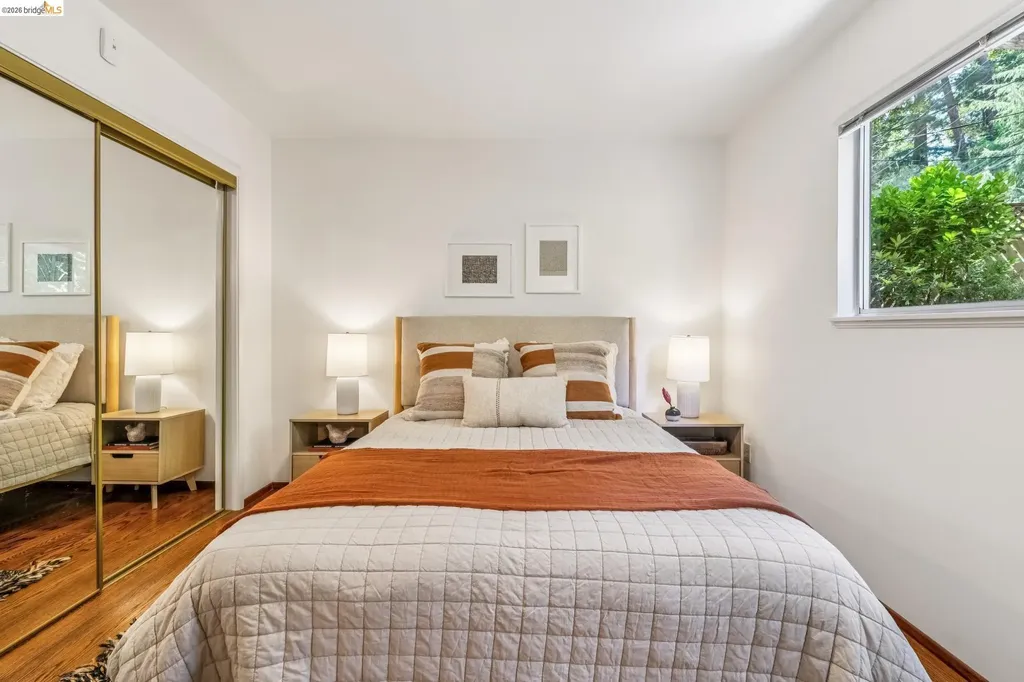 7200 Saroni Drive Oakland CA 94611