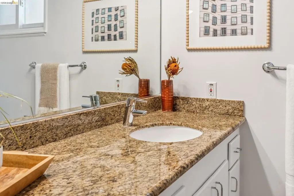 7200 Saroni Drive Oakland CA 94611